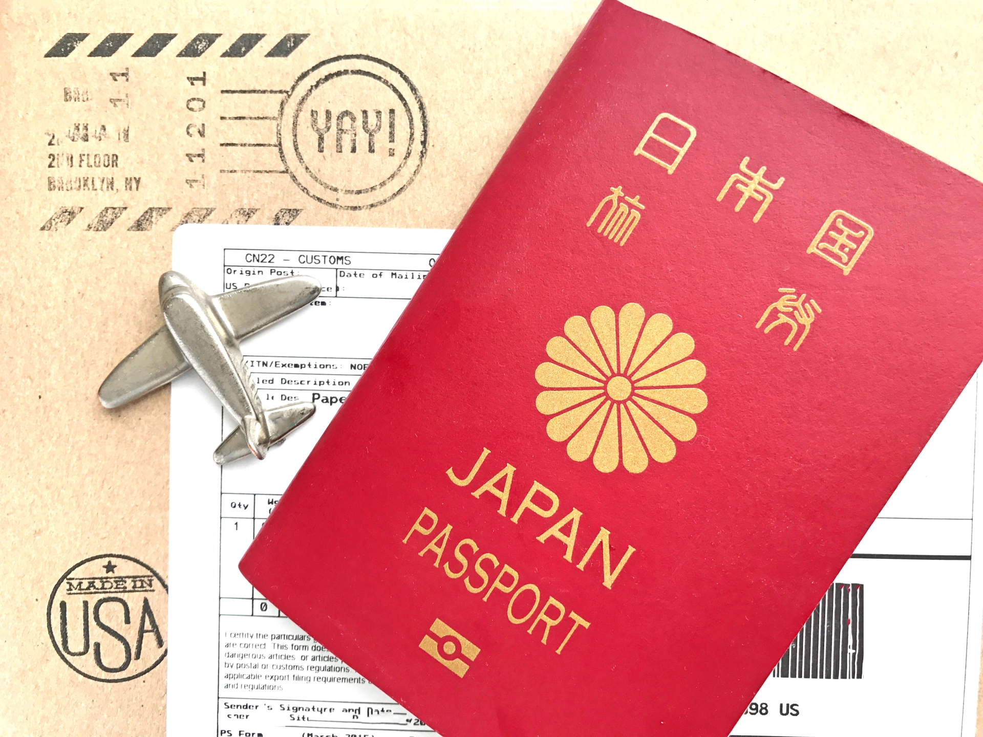 パスポート、航空券、海外旅行保険の手配